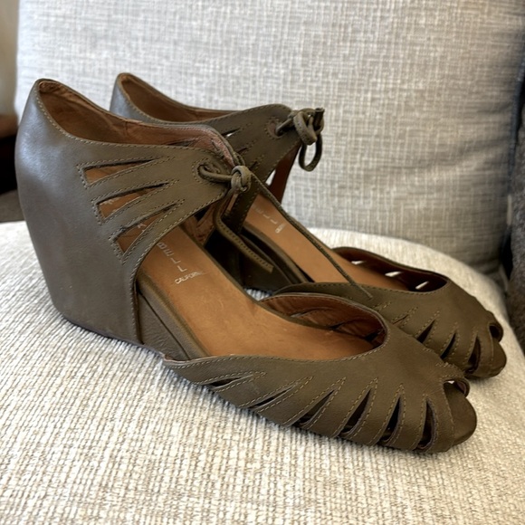 Jeffrey Campbell Leather
Wedge Peep Toe Sandals Ankle
Lace Up Closure Size 9 - Picture 1 of 10